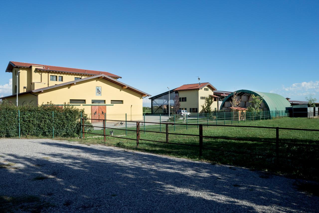 Agriturismo Camisi Qh Villa Cambiago Exterior photo